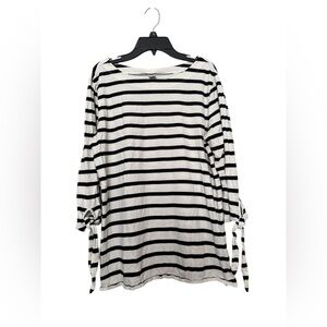 Old Navy Black and‎ White Striped Top size L